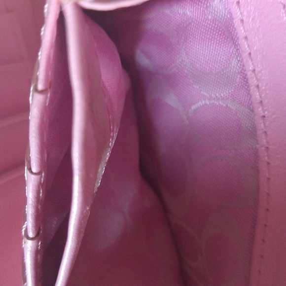 Coach Pink Leather Trifold Wallet With Snap. Decorative Edges - Picture 9 of 11
